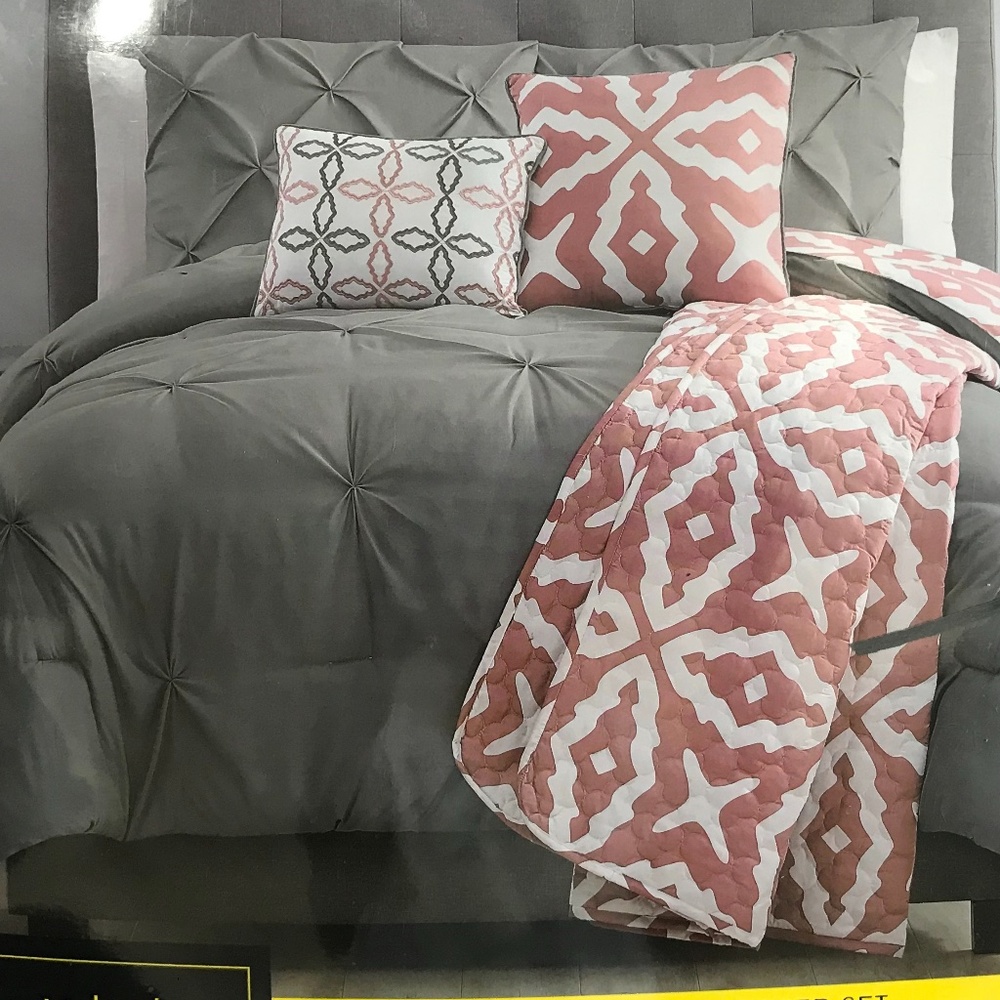 NEW CATHERINE MALANDRINO FULL QUEEN COMFORTER SET